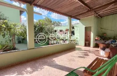 Casa para aluguel, 5 quartos, 1 suíte, 3 vagas, planalto - uberlândia/mg