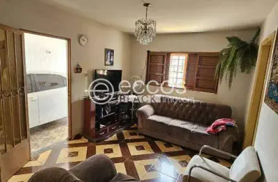 Casa à venda, 6 quartos, 1 suíte, 1 vaga, nossa senhora da abadia - uberaba/mg