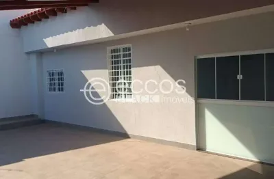 Casa com 3 quartos à venda na Rua Odilon Adolfo Ribeiro, 115, Mercês, Uberaba