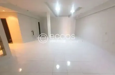Casa comercial para alugar na Avenida Floriano Peixoto, 993, Centro, Uberlândia