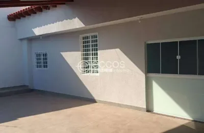 Casa com 3 quartos para alugar na Rua Odilon Adolfo Ribeiro, 85, Mercês, Uberaba