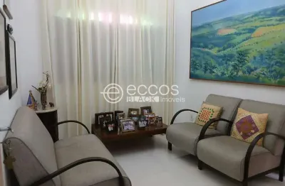 Casa com 2 quartos à venda na Rua Padre Lafaiete, 498, Centro, Araguari