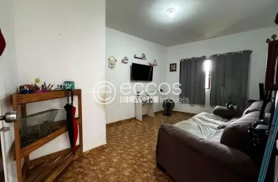 Casa à venda em uberaba, bairro fabrício – 2 quartos, 89m² úteis