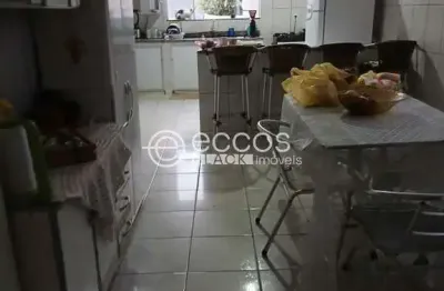 Casa à venda, 3 quartos, 1 suíte, 2 vagas, miranda - araguari/mg