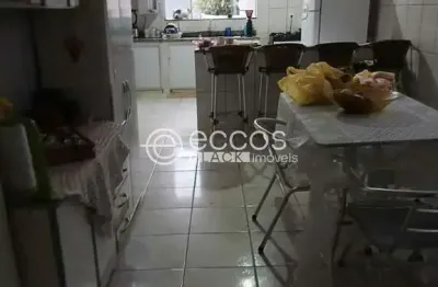 Casa à venda, 3 quartos, 1 suíte, 2 vagas, miranda - araguari/mg