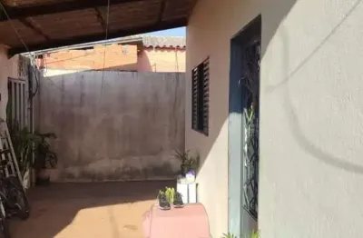 Casa com 2 quartos à venda na Rua Araguaia, 1030, Brasília, Araguari