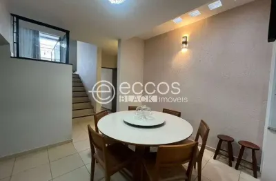Casa à venda, 3 quartos, 1 suíte, 2 vagas, centro - uberlândia/mg