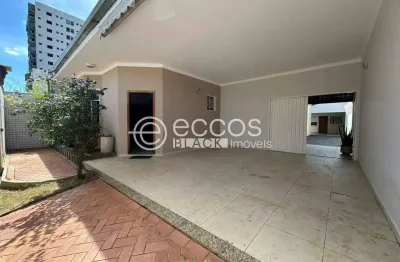 Casa à venda, 3 quartos, 2 suítes, 4 vagas, santa mônica - uberlândia/mg