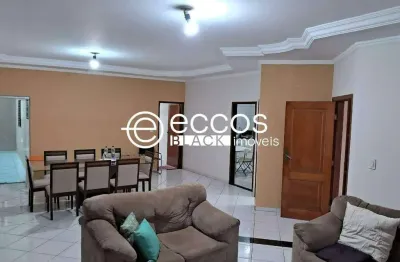 Casa à venda, 4 quartos, 2 suítes, 4 vagas, santa mônica - uberlândia/mg