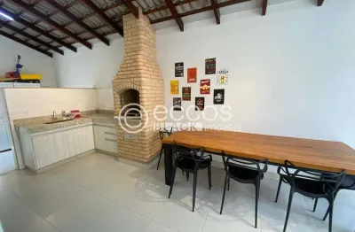 Casa à venda, 3 quartos, 1 suíte, 2 vagas, interlagos - araguari/mg