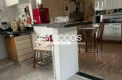 Casa à venda, 3 quartos, 1 suíte, maria eugênia - araguari/mg