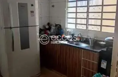 Casa à venda, 2 quartos, 4 vagas, jardim canaã - uberlândia/mg