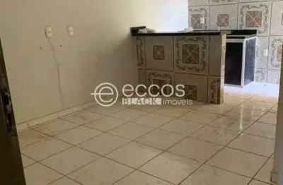 Casa com 2 quartos para alugar na Avenida Coronel Belchior de Godoy, 1460, Goiás, Araguari
