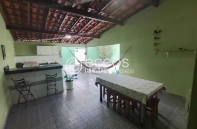 Casa com 3 quartos à venda na Rua Rio Uruguai, Mansour, Uberlândia