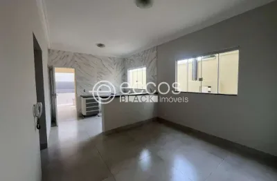 Casa à venda, 3 quartos, 1 suíte, 2 vagas, santa mônica - uberlândia/mg