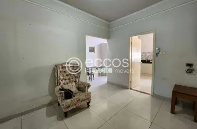 Casa à venda, 4 quartos, 2 suítes, 2 vagas, cazeca - uberlândia/mg