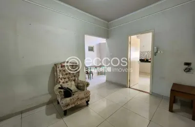 Casa à venda, 4 quartos, 2 suítes, 2 vagas, cazeca - uberlândia/mg