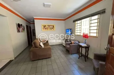 Casa à venda, 3 quartos, 2 suítes, 3 vagas, santa mônica - uberlândia/mg