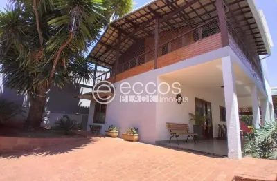 Casa à venda, 4 quartos, 2 suítes, 5 vagas, cidade jardim - uberlândia/mg