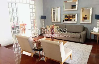 Casa à venda, 4 quartos, 4 suítes, 3 vagas, centro - araguari/mg