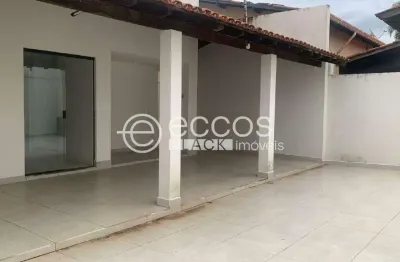 Casa para aluguel, 4 quartos, 1 suíte, 2 vagas, centro - araguari/mg