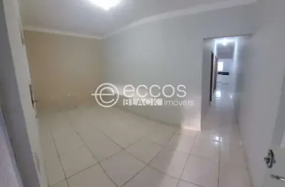 Casa à venda, 2 quartos, 1 suíte, 2 vagas, novo mundo - uberlândia/mg