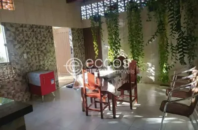 Casa à venda, 3 quartos, 1 suíte, 2 vagas, chácaras tubalina e quartel - uberlândia/mg