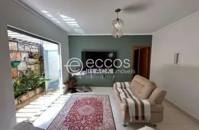 Casa para aluguel, 4 quartos, 2 suítes, 2 vagas, santa rosa - uberlândia/mg