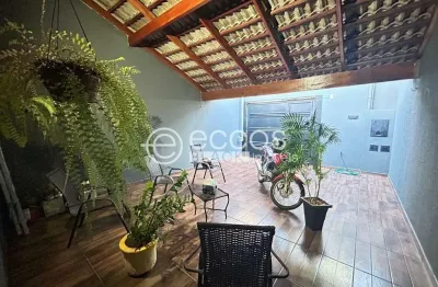 Casa à venda, 2 quartos, 1 suíte, 2 vagas, jardim brasília - uberlândia/mg