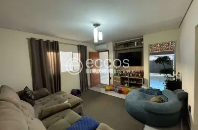 Casa à venda, 3 quartos, 1 suíte, 5 vagas, segismundo pereira - uberlândia/mg