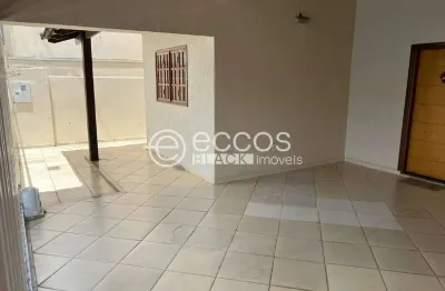 Casa à venda, 3 quartos, 1 suíte, 4 vagas, goiás - araguari/mg