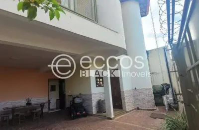 Casa à venda, 3 quartos, 1 suíte, 2 vagas, centro - araguari/mg