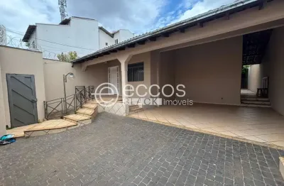 Casa para aluguel, 3 quartos, 1 suíte, 2 vagas, Tibery - Uberlândia/MG