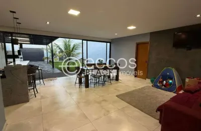 Casa à venda, 2 quartos, 1 suíte, 4 vagas, Parque das Laranjeiras - UBERABA/MG