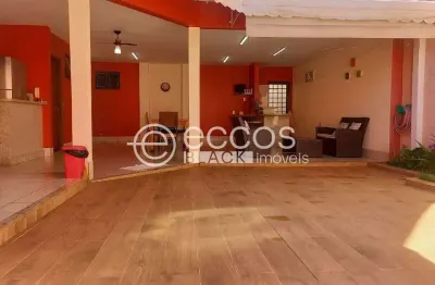 Casa à venda, 3 quartos, 1 suíte, 3 vagas, Brasil - Uberlândia/MG