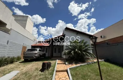 Casa para aluguel, 3 quartos, 1 suíte, 4 vagas, Jardim Karaíba - Uberlândia/MG