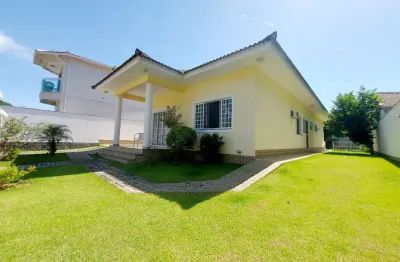 Casa linear com 240m2, 2 quartos, 1 suíte, área gourmet, dependência completa - condomínio passaredo – taquara.