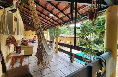 Casa colonial com piscina, 3 quartos, 1 suíte, área gourmet e dependência completa - oportunidade única!