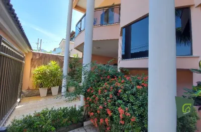 Casa contemporânea exclusiva em condomínio fechado, 4 quartos, 2 suítes, dependência, área gourmet, piscina, 2 vgas – lazer, conforto e privacidade!