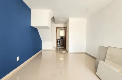 Casa Triplex em Condomínio Fechado, 4 quartos, 2 suítes – Excelente Oportunidade!