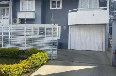 Casa para alugar na rua araçás, uberaba, curitiba por r$ 7.900