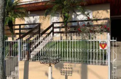 Casa com 3 quartos para alugar na Rua Alexandre Dalcuch, Bacacheri, Curitiba