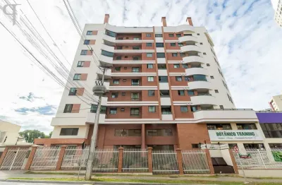 Linda cobertura a poucos passos do jardim botânico de curitiba.