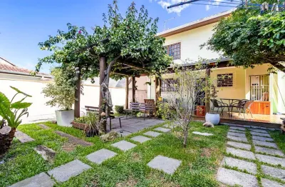 Casa 5 Qts, 244m2 6 Vagas e Quintal Gourmet em Pinhais. Viva com Conforto