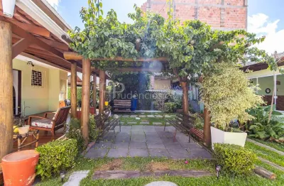 Casa 5 Quartos, 244m2,  6 Vagas e Quintal Gourmet, no Jardim Amélia em Pinhais.