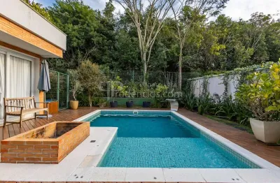 Linda residência de 4 Suítes de 498m  no Alphaville , PINHAIS - PR