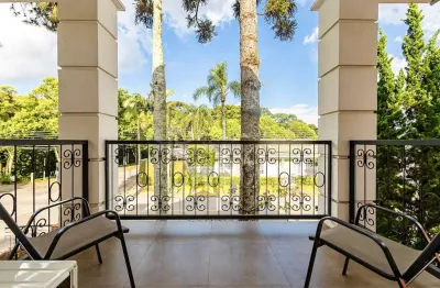 Casa icônica no jardim social em frente do bosque de portugal - curitiba - pr