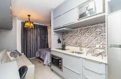 Studio log  no centro de curitiba| lazer completo  piscina, academia e coworking