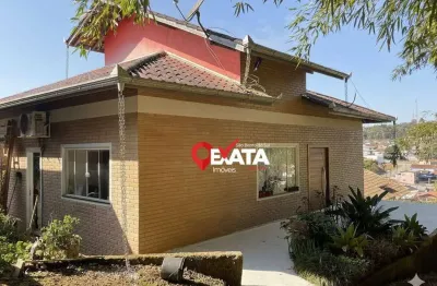 Oportunidade única: casa com 150m² em terreno amplo (908m²), perto do centro!