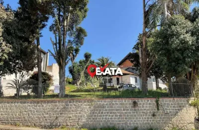 Oportunidade para investidor! ?terreno de 1000m² com casa em ótima localização